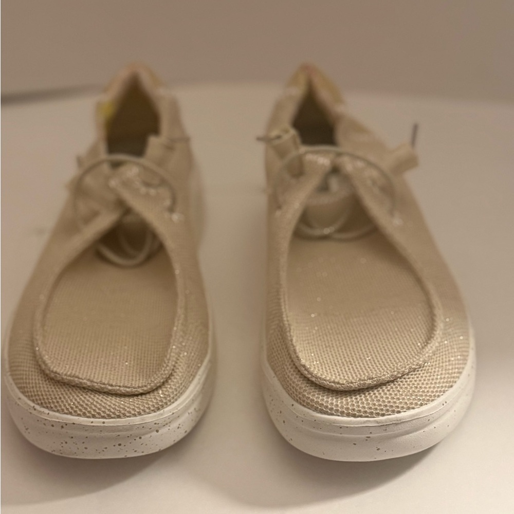 Hey Dude Rise Stretch Dove Sneakers Women’s 9